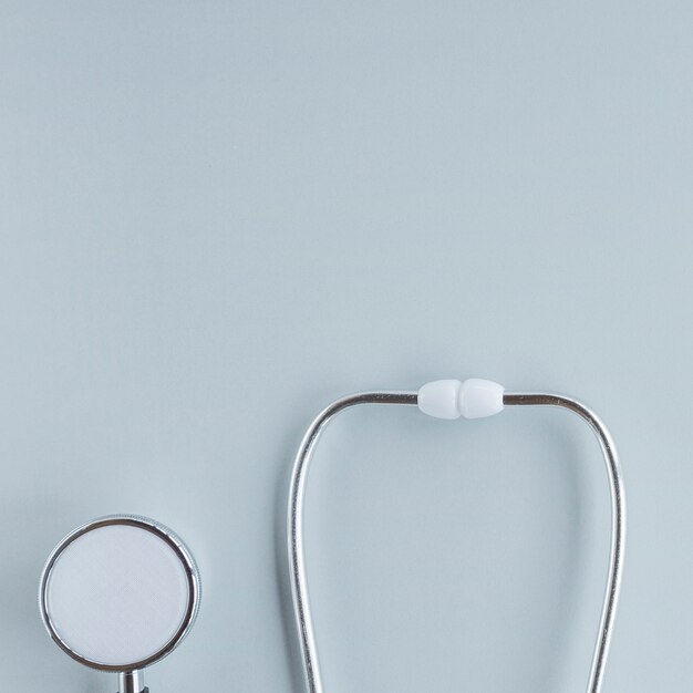 Stethoskop getrennt auf weißem Hintergrund