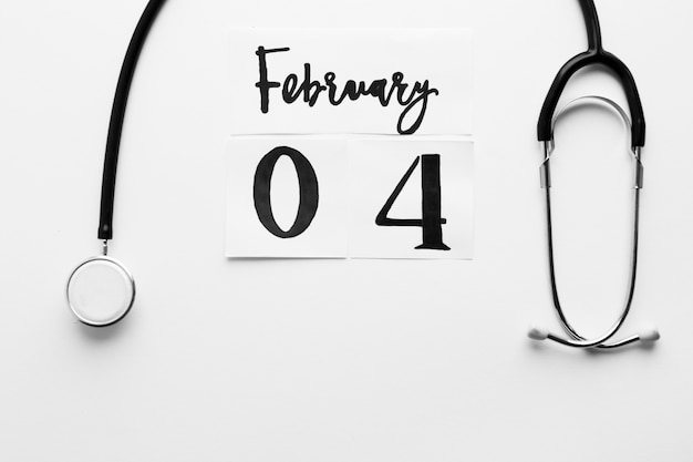 Stethoskop und 4. Februar schriftlich