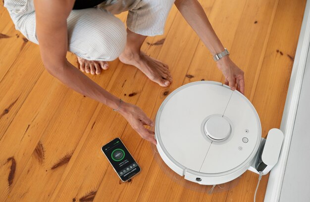 Steuerung des kabellosen Roboterstaubsaugers per Smartphone-App