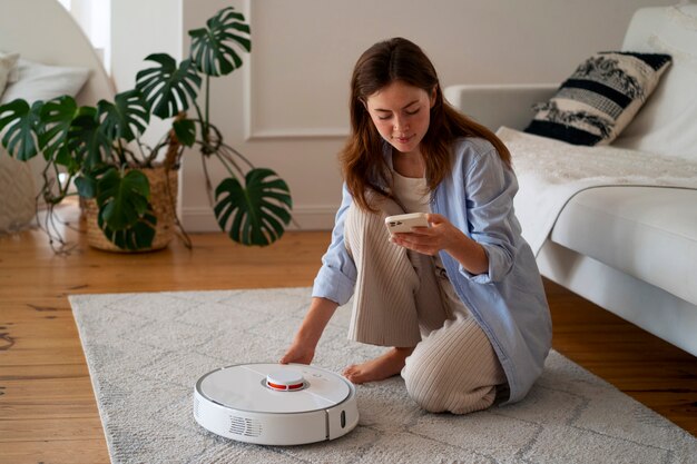 Steuerung des kabellosen Roboterstaubsaugers per Smartphone-App