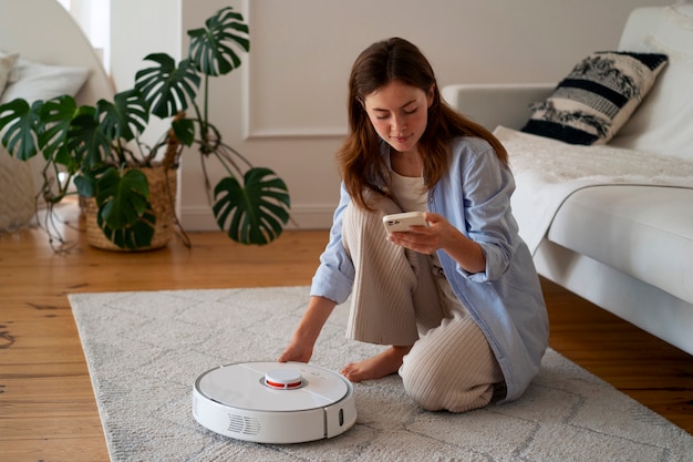 Steuerung des kabellosen Roboterstaubsaugers per Smartphone-App