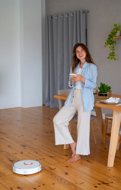 Steuerung des kabellosen Roboterstaubsaugers per Smartphone-App