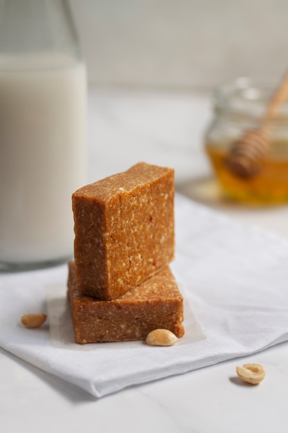 Kostenloses Foto stilleben mit köstlichem marzipan