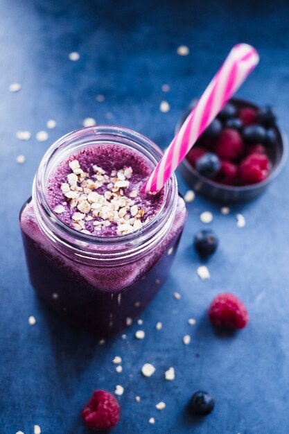 Stillleben des geschmackvollen Blaubeerensmoothie