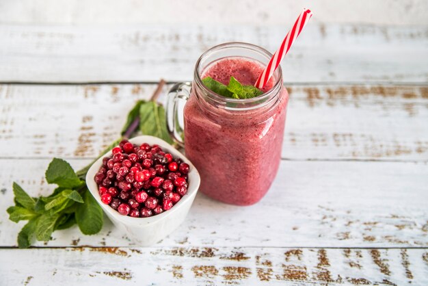 Stillleben eines leckeren Sommer-Smoothie