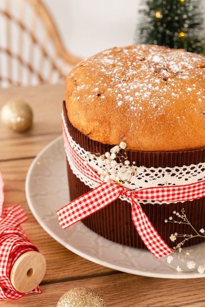 Kostenloses Foto stillleben leckeres panettone-arrangement