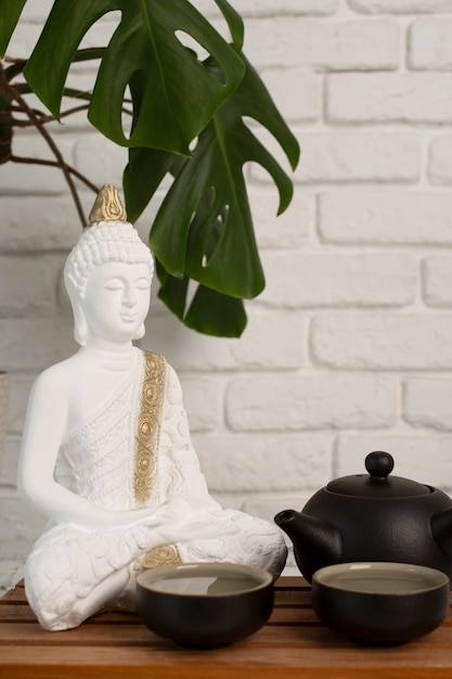 Kostenloses Foto stillleben mit buddha-figur