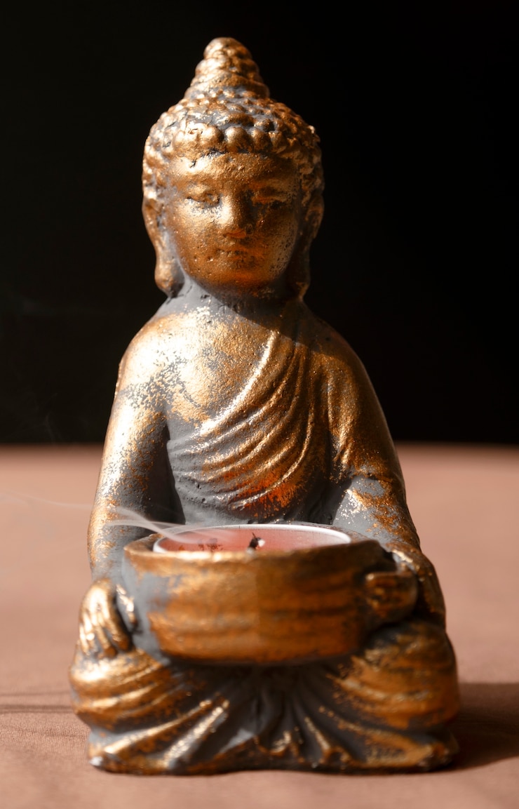 Kostenlose Foto stillleben mit buddha-figur