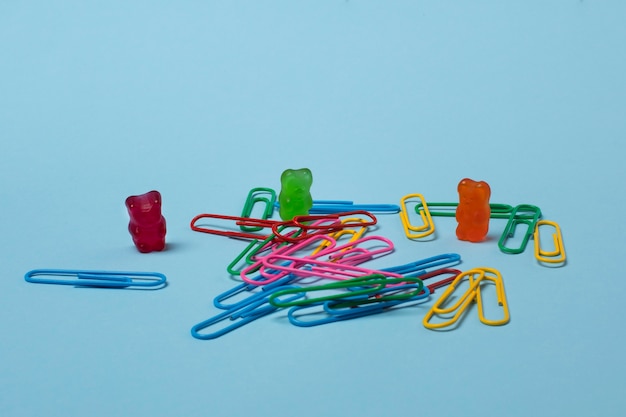 Stillleben mit bunten Gummibärchen