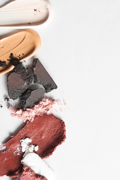 Stillleben mit einer Kombination von Make-up-Texturen