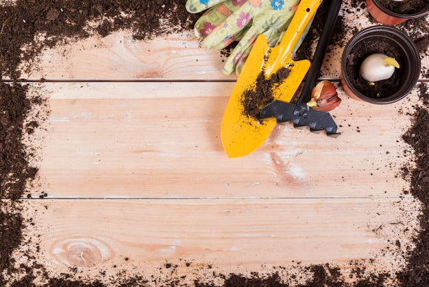 Stillleben mit Gartenobjekten