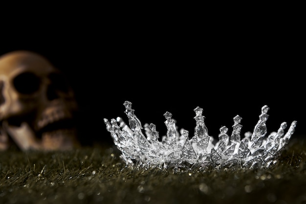 Kostenloses Foto stillleben mit herrscherkrone