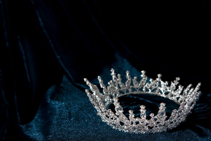 Kostenlose Foto stillleben mit herrscherkrone