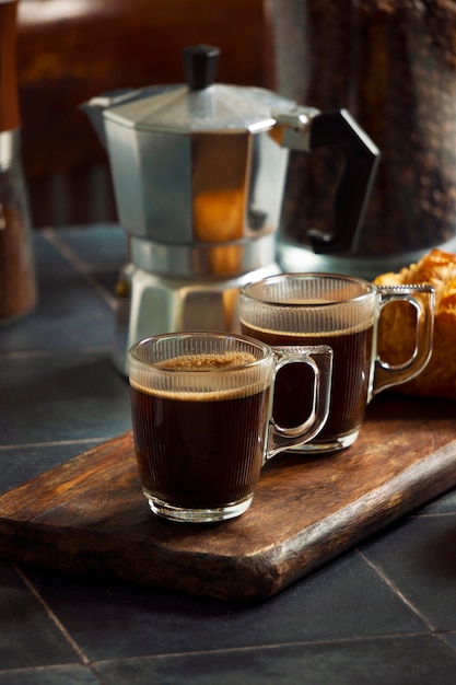 Stillleben mit Kaffeezubereitungskonzept