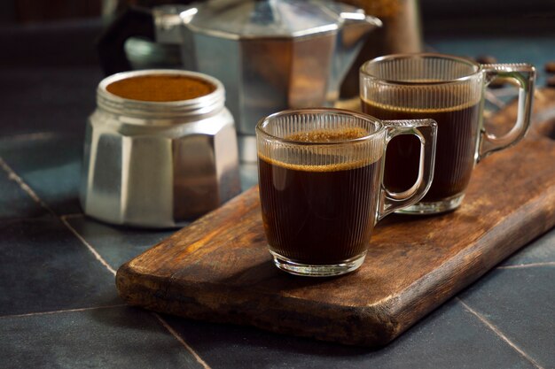 Stillleben mit Kaffeezubereitungskonzept