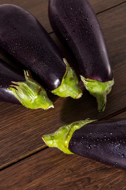 Stillleben mit köstlicher Aubergine