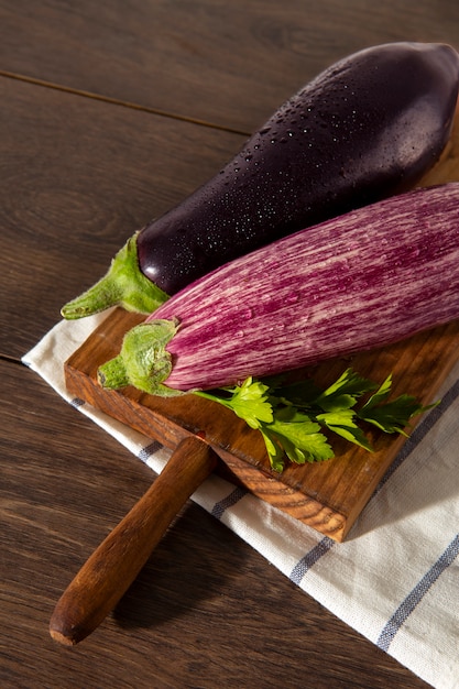 Stillleben mit köstlicher Aubergine