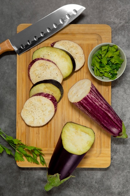 Stillleben mit köstlicher Aubergine