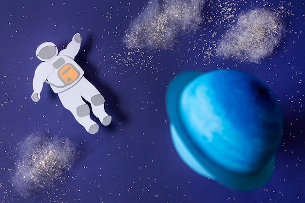 Stillleben-Weltraum-Sortiment mit Astronauten