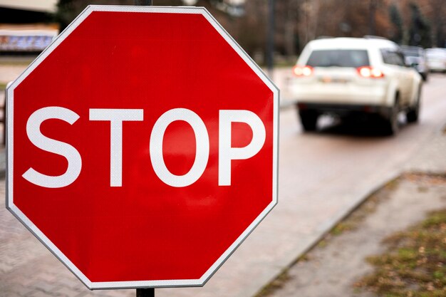 Stop-Schild in der Stadt