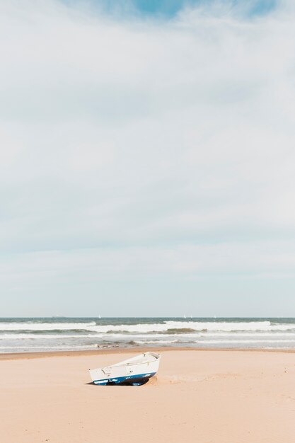 Strandkonzept mit Boot