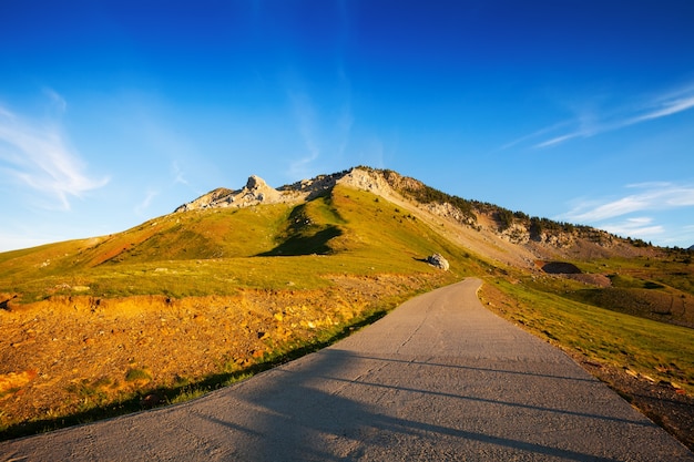 Straße durch den Bergpass