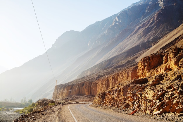 Straße im canyon in peru