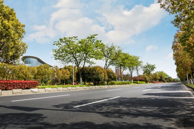 Straße mit schöner Landschaft