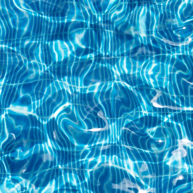 Strukturierter Hintergrund des Swimmingpoolwassers