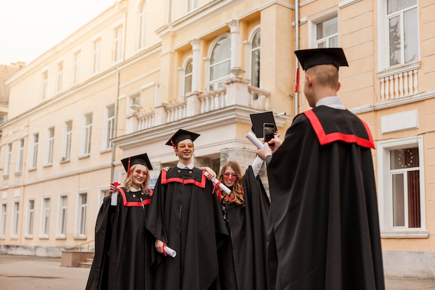 Studenten, die Fotos machen