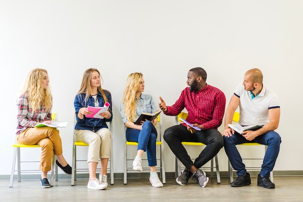 Studenten im Prozess der Schaffung neuer Ideen