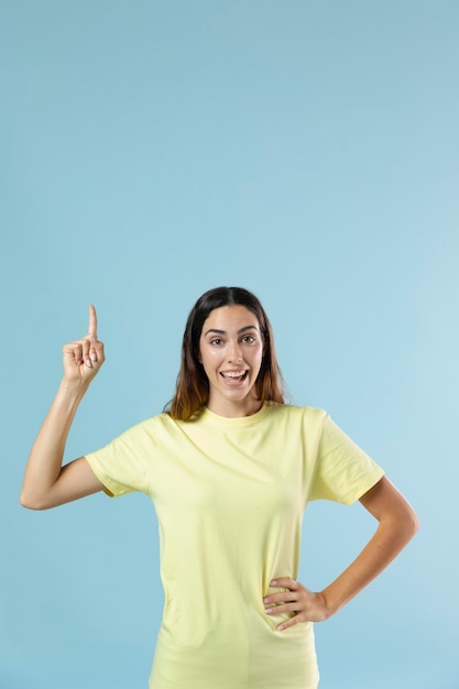 Kostenloses Foto studioportrait der jungen hübschen frau