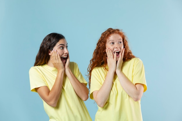 Kostenloses Foto studioportrait von schönen frauen