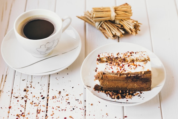 Stück Kuchen und Kaffee