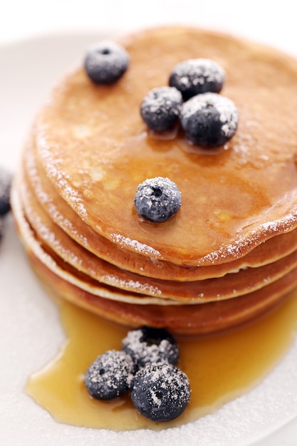 Kostenloses Foto süße pfannkuchen mit beeren