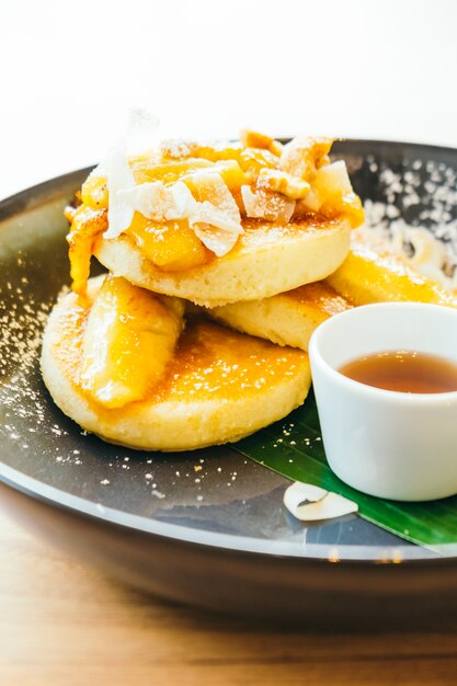 Süßer Dessert mit Pfannkuchen