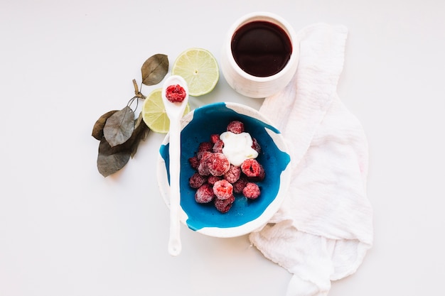 Kostenloses Foto süßes beeren-dessert