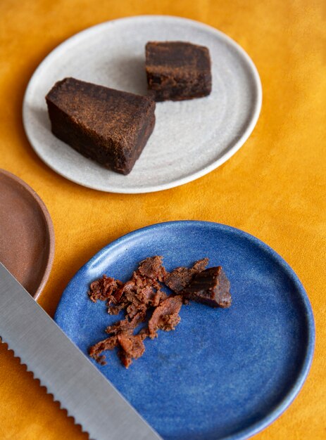 Süßes Jaggery-Dessert-Arrangement