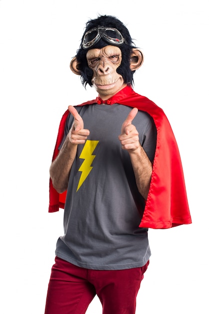 Superhero Affe Mann zeigt auf die Front