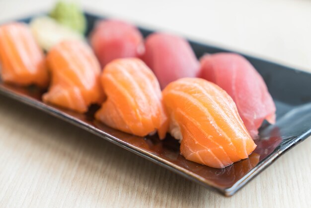 Sushi Lachs und Thunfisch