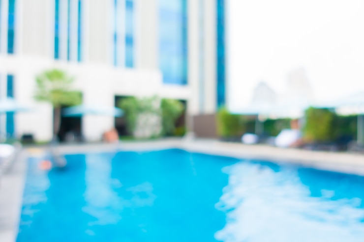 Kostenlose Foto swimmingpool eines hotels unkonzentriert