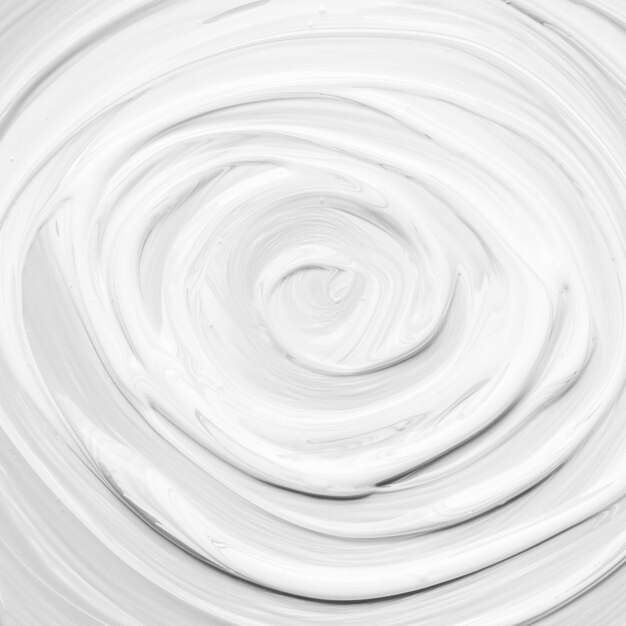 Swirl der weißen glänzenden Farbe