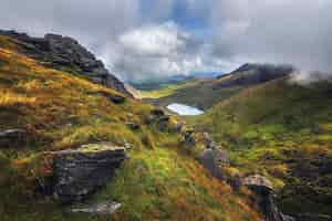 Kostenloses Foto szenische aufnahme des carrauntoohil in iveragh peninsula in der grafschaft kerry, irland