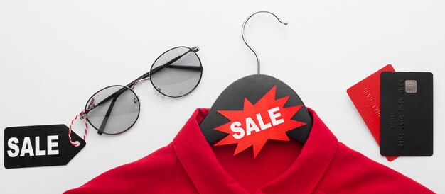 T-Shirt Cyber Montag Verkauf mit Etikett und Karten