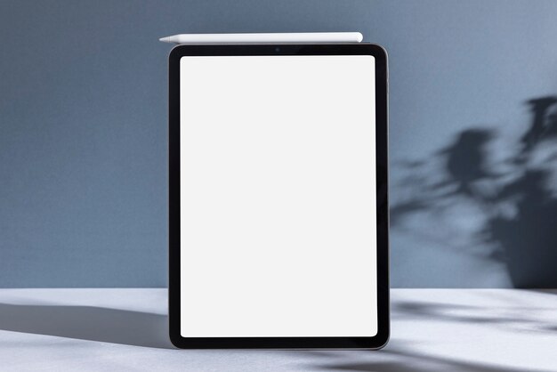 Tablet mit Stift und minimalem Display