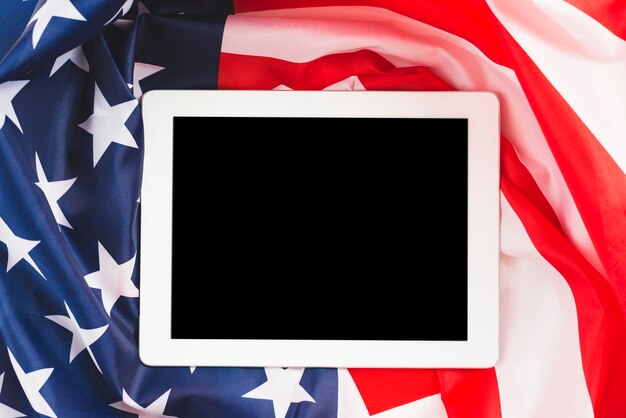 Tablette auf USA-Flagge