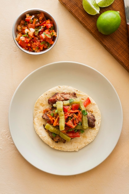 Kostenloses Foto taco-anordnung von oben auf platte