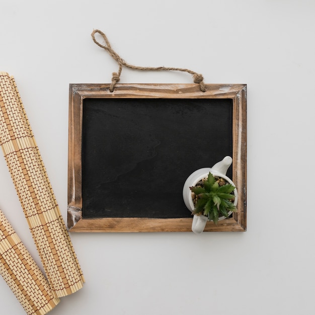 Kostenloses Foto tafel mit pflanzenaufsicht