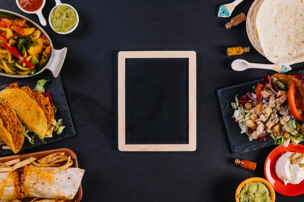 Tafel unter mexikanischem Essen