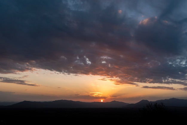 Kostenloses Foto tagsüber schöne himmelslandschaft